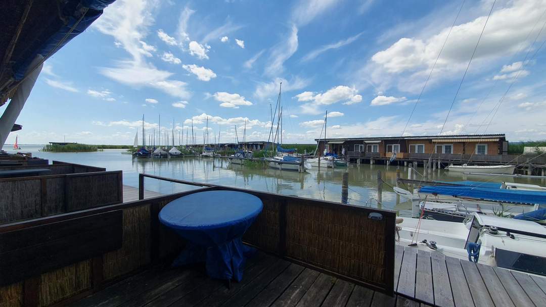 Segler aufgepasst – Charmante Kabane am See im Yachtclubgelände
