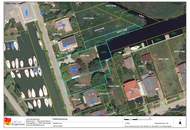 Idyllisches Seegrundstück mit Ferienhaus