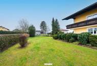 Stilvolles Ein- Zweifamilienhaus mit Doppelgarage und großen Garten