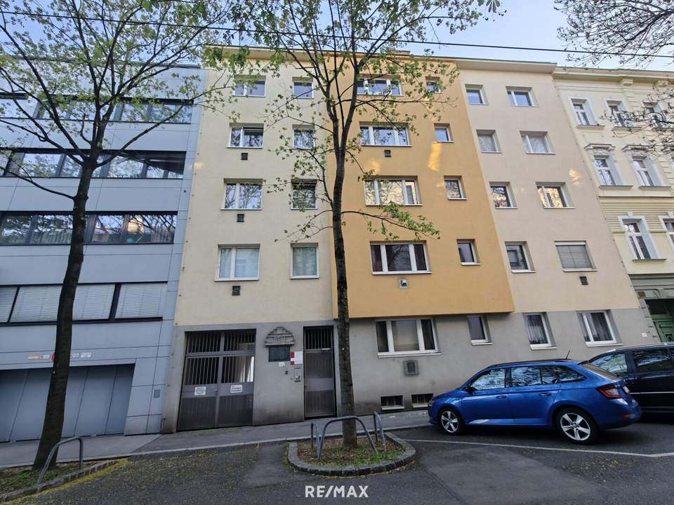 Renovierte großzügige 2 Zimmer Loggia Wohnung mit KFZ Abstellplatz inkl.