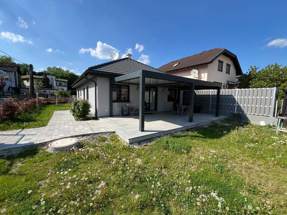 Neubau: Bungalow mit großem Garten in sehr ruhiger Gegend