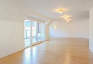 luxuriös, großzügig und modern mit Terrasse und Grünblick