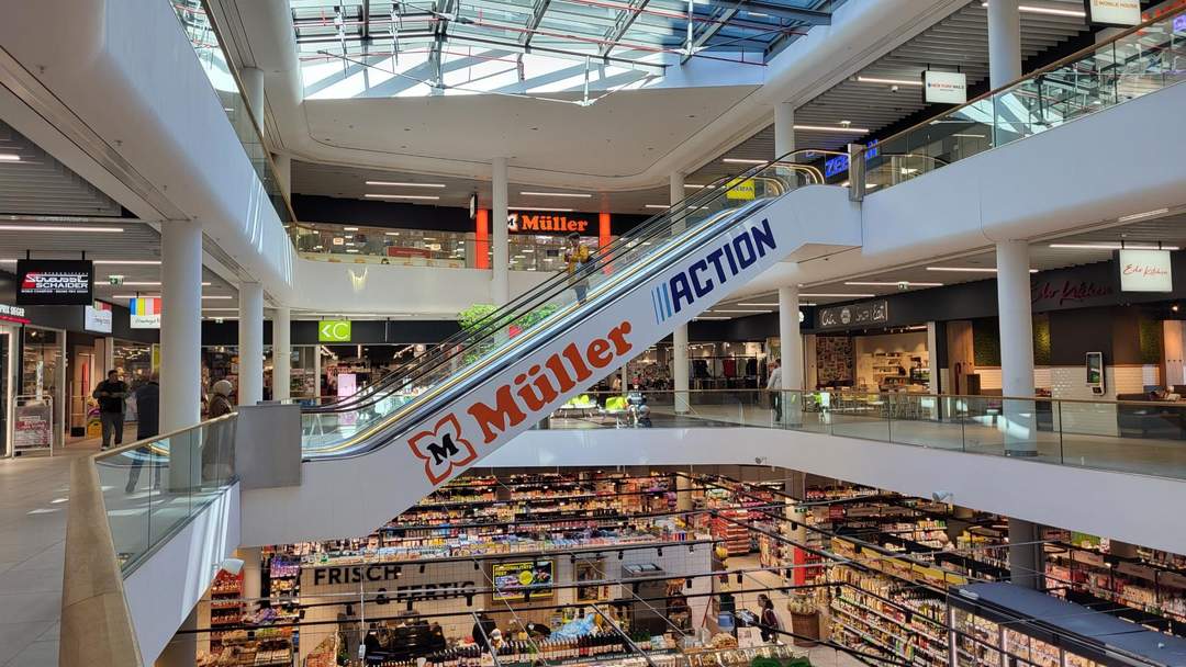 VIO Plaza Shopping_TOP Geschäftslokal im 1.OG- in der Hälfte teilbar!
