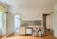 Historisches Zinshaus mit prachtvoller Fassade und grünem Innenhof Nähe Design-Center