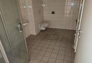 Kleine 2 Zimmerwohnung mit großem Westbalkon und Einbauküche!