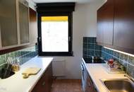 Großzügige Wohnung mit Loggia, Swimmingpool und Garagen in top Lage