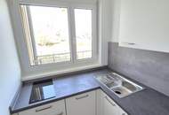 Moderne Neubauwohnung mit Balkon