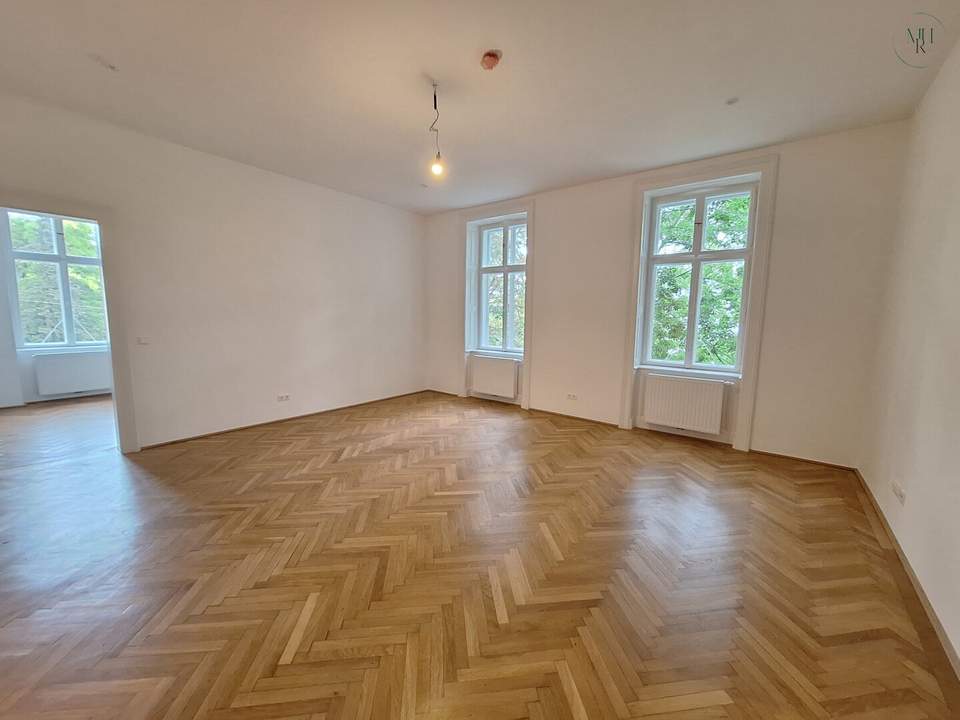 Exklusiv Wohnen in Toplage Währings - hochwertig sanierte Penthousemaisonette mit Grünblick und Garten
