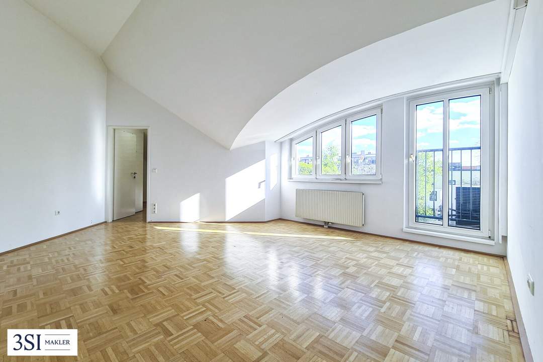 Lichtdurchflutete Dachwohnung mit weitläufigem Grünblick!