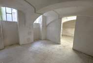 Frisch sanierte 2-Zimmer-Wohnung mit sensationellen 33 m² zusätzlicher Lagerfläche! + Beste Infrastruktur + Traumhaftes Altbauhaus + Jetzt zugreifen!