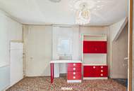 Charmantes Einfamilienhaus mit großzügigem Garten, 2 Garagen und viel Potenzial