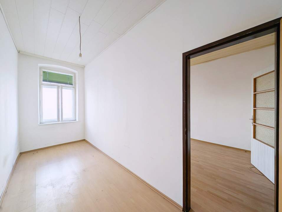 ++NEU++ Sanierungsbedürftige 2-Zimmer Altbau-Wohnung