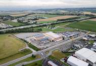 Direkt an der A1 alles Asphaltiert