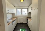 Moderne Dachgeschosswohnung mit großer Terrasse nahe Arthaberplatz in ruhiger Seitengasse! Hohe Decken und Traumbad mit Fenster