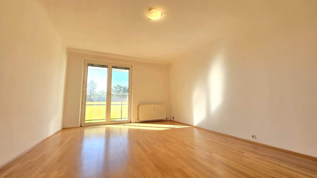 Geräumige 4-Zimmer-Wohnung mit Loggia - Ihr neues Zuhause!