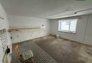 SANIERUNG 2025: Geräumiges Einfamilienhaus mit angeschlossener Kleinlandwirtschaft (Neben- und Stallgebäude) mit ca. 2.700 m² Grund