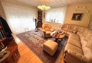 Gepflegtes großes Einfamilienhaus mit überdachtem Pool!