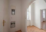 ++KLNB121++ Renovation Opportunity: 2-Room Apartment in Prime Location with Airbnb Potential