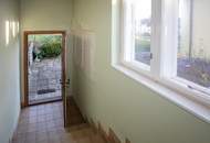 Kleines Haus mit Nebengebäude