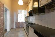 Große Familienwohnung // 6 Zimmer // Balkon möglich // Sanierungsbedürftig