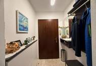 *** Hochwertig möbliert & top saniert: Stilvolle 74m²-Wohnung mit Loggia in ruhiger Lage + Carport ***
