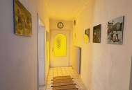 Großzügiges Wohnhaus mit zwei Wohneinheiten – ideal für Familien oder Mehrgenerationen mit Garten und mehreren Stellplätzen