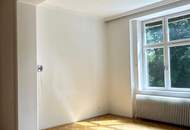 GROßZÜGIGE VILLENETAGE mit TERRASSEN // SPACIOUS CLASSIC STYLE APARTMENT with TERRACES