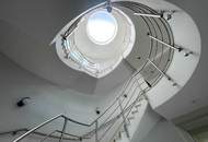 Exklusiver und freistehender Firmenstandort mit Büro, Lager und Stellplätzen zu mieten.