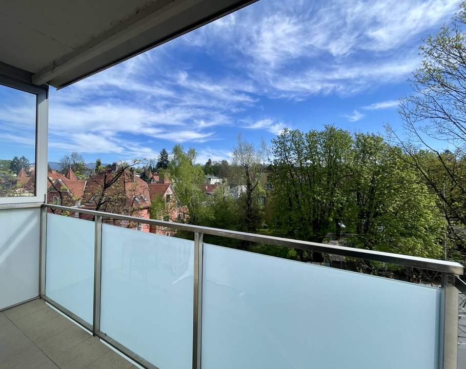 Gepflegte 2,5 Zimmer Wohnung mit Loggia in der Plüddemanngasse - verfügbar ab Juni 25!