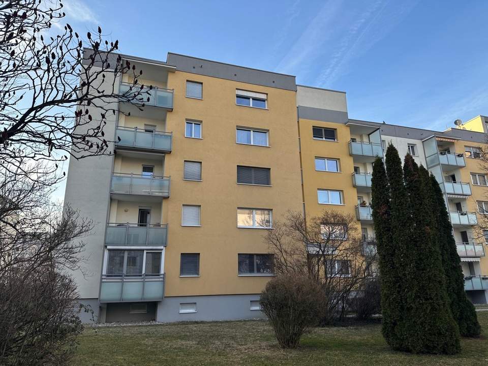 LINZ / FROSCHBERG: Perfekt aufgeteilte Eigentumswohnung mit 4 Zimmer - Wohnfläche ca. 92 m2 + Loggia (Einzelgarage möglich)