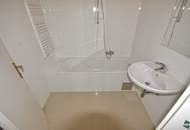 Schöner 2-Zimmer-Altbau mit hofseitigem Schlafzimmer und Balkon