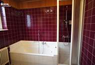 Bungalow in Siedlungsrandlage mit sensationellem Garten und Sauna-Bereich