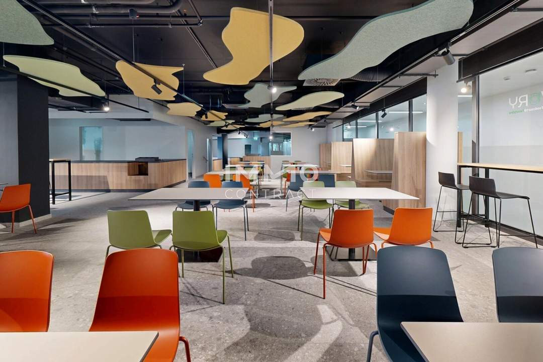 Food-Court im modernen Bürokomplex - TwentyOne