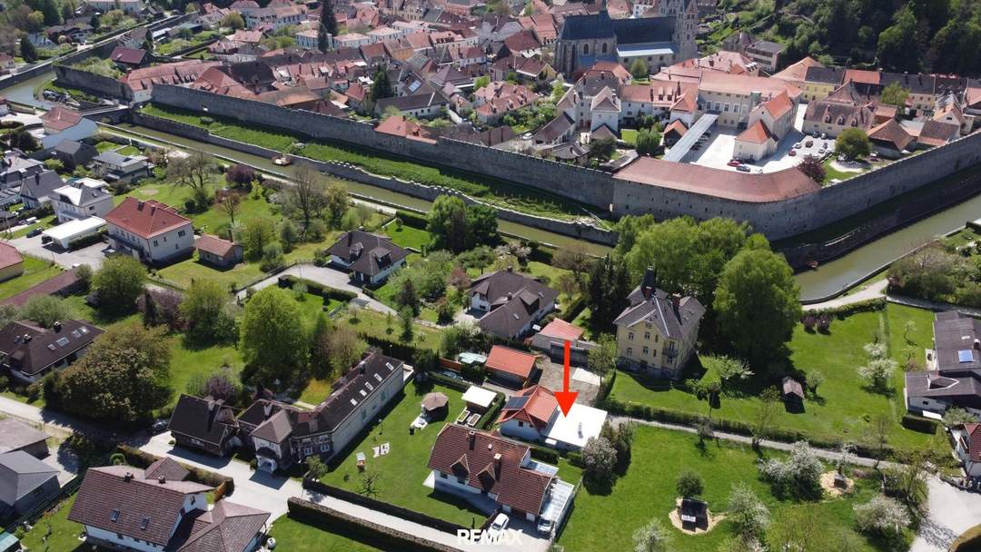 Haus mit Photovoltaik &amp; Entwicklungspotenzial