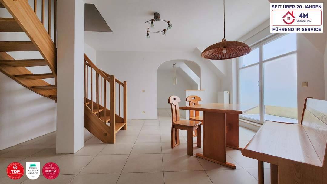 Helle Dachgeschoss-Maisonette mit zwei traumhaften Terrassen und Tiefgaragenplatz
