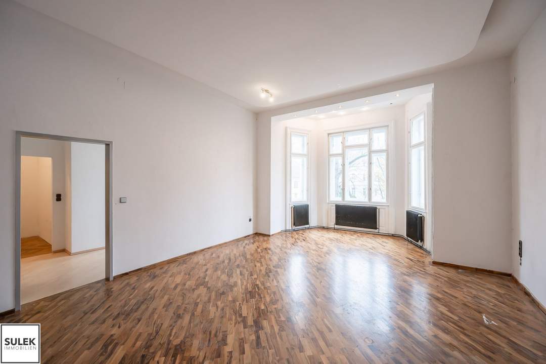 Adaptierungsbedürftige Erkerwohnung direkt beim Schloss Schönbrunn - 3 Zimmer