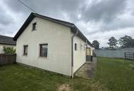 Bungalow mit zentral begehbaren Räumen & Garage