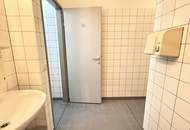 Klassisch-schönes ALTBAU- Büro mit BALKON zur Mariahilfer Straße in unmittelbarer U3-Nähe