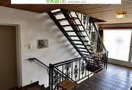 SCHLÜßLBERG | STRAßFELD: Idyllisches Zweifamilienhaus mit großzügigem, sonnigem Garten und beeindruckendem Fernblick!