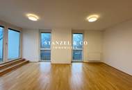 SONNIGES &amp; MODERNES TERRASSENDACHGESCHOSS