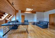 Sie brauchen viel Platz? Wir haben die Lösung. Sanierungsbedürftiges Architektenhaus in bester Lage.