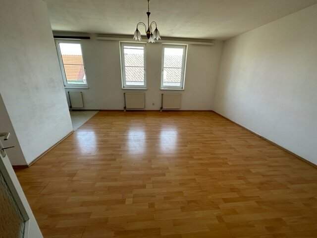 Helle 3-Zimmer-Wohnung mit zentraler Raumaufteilung & inkludiertem Autoabstellplatz