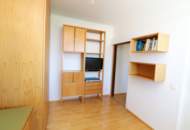 Perfekt geschnittene Dachgeschoss-Wohnung in attraktiver Lage nahe dem Krankenhaus und Bahnhof