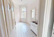 Stilvoller Altbau mit Potenzial und wunderschönem Gemeinschaftsgarten