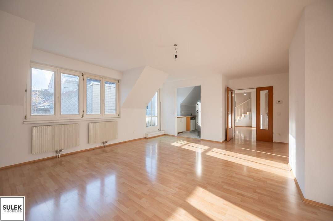 ** Top gepflegte 4 Zimmer Dachgeschoss Wohnung mit Alleinutzung 3er hofseitigen Terrassen - Maisonette Wohnung - Nähe Bahnhof Gersthof ** ab sofort **