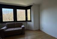 Großzügige Wohnung mit Loggia, Swimmingpool und Garagen in top Lage