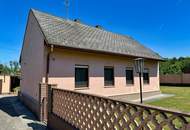 Bungalow mit (Feuchtigkeitsschäden) Garage und Nebengebäude zu verkaufen