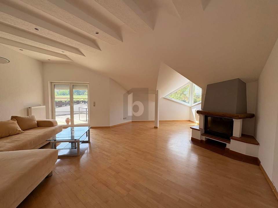 EXKLUSIVE DACHGESCHOSSWOHNUNG MIT SÜDBALKON ? IDEAL FÜR UNTERNEHMER ODER BETRIEBSINHABER
