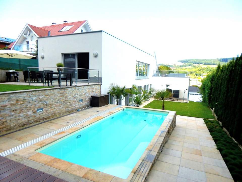 "Wohntraum" Villa mit Pool - Fernblick und direkten Zugang zum Wald