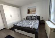 Hochwertig renovierte 2‑Zimmer Wohnung mit Balkon